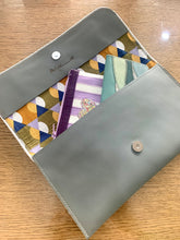 Charger l'image dans la galerie, Pochette Horta gris céladon