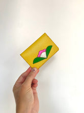 Charger l'image dans la galerie, Porte-carte Pépé jaune
