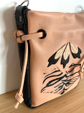 Charger l&#39;image dans la galerie, Pochette Frida pêche
