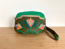 Charger l'image dans la galerie, Besace Crocus kaki