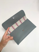 Charger l'image dans la galerie, Pochette Ex voto gris céladon