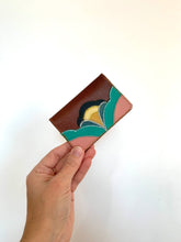 Charger l'image dans la galerie, Porte-carte Karma camel