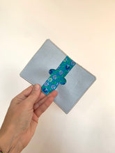 Charger l'image dans la galerie, Porte-carte Georgette bleu ciel