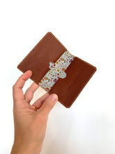 Charger l'image dans la galerie, Porte-carte Karma camel