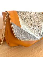 Charger l&#39;image dans la galerie, Sac Vicky python mangue