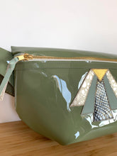 Charger l&#39;image dans la galerie, Banane Faith vert amande vernie