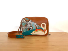 Charger l'image dans la galerie, Besace Swann camel