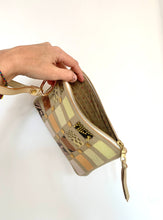 Charger l'image dans la galerie, Grande pochette Pantone beige