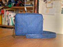 Charger l&#39;image dans la galerie, Besace Isadora bleue