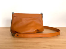 Charger l'image dans la galerie, Besace Georgette camel