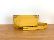 Charger l'image dans la galerie, Besace Fidji jaune
