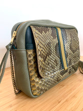 Charger l&#39;image dans la galerie, Besace Memphis python kaki