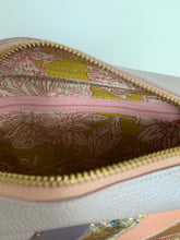 Charger l'image dans la galerie, Besace Jem rose irisé