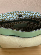 Charger l&#39;image dans la galerie, Sac besace Horta vert amande