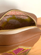 Charger l'image dans la galerie, Sacoche Psyché camel