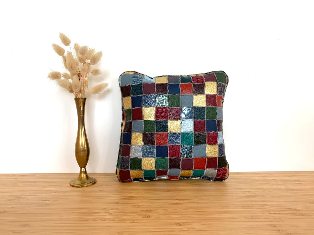 Coussin patchwork sombre