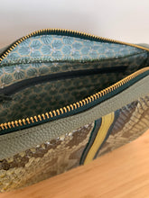 Charger l&#39;image dans la galerie, Besace Memphis python kaki