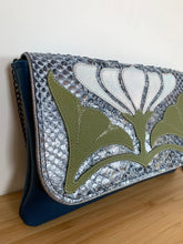 Charger l'image dans la galerie, Pochette Horta Python bleue