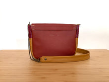 Charger l&#39;image dans la galerie, Besace Gloria bordeaux et camel