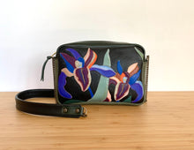 Charger l'image dans la galerie, Sacoche Iris noire