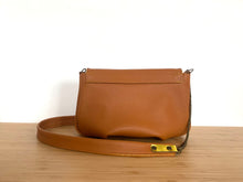 Charger l'image dans la galerie, Besace Georgette camel