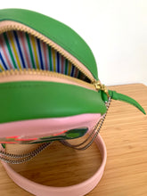 Charger l'image dans la galerie, Sacoche Hana vert et rose