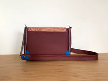 Charger l'image dans la galerie, Grande besace Crocus bordeaux