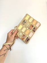 Charger l'image dans la galerie, Grande pochette Pantone beige