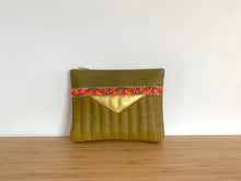 Charger l&#39;image dans la galerie, Pochette Kamila kaki