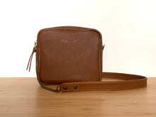 Charger l'image dans la galerie, Besace Karma camel