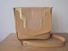 Charger l&#39;image dans la galerie, Besace Gloria galuchat beige