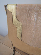 Charger l&#39;image dans la galerie, Besace Gloria galuchat beige