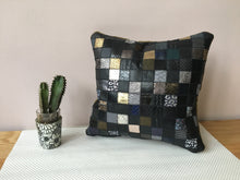 Charger l&#39;image dans la galerie, Coussin Patchwork noir
