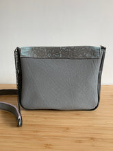 Charger l&#39;image dans la galerie, Besace Colibri gris-bleu
