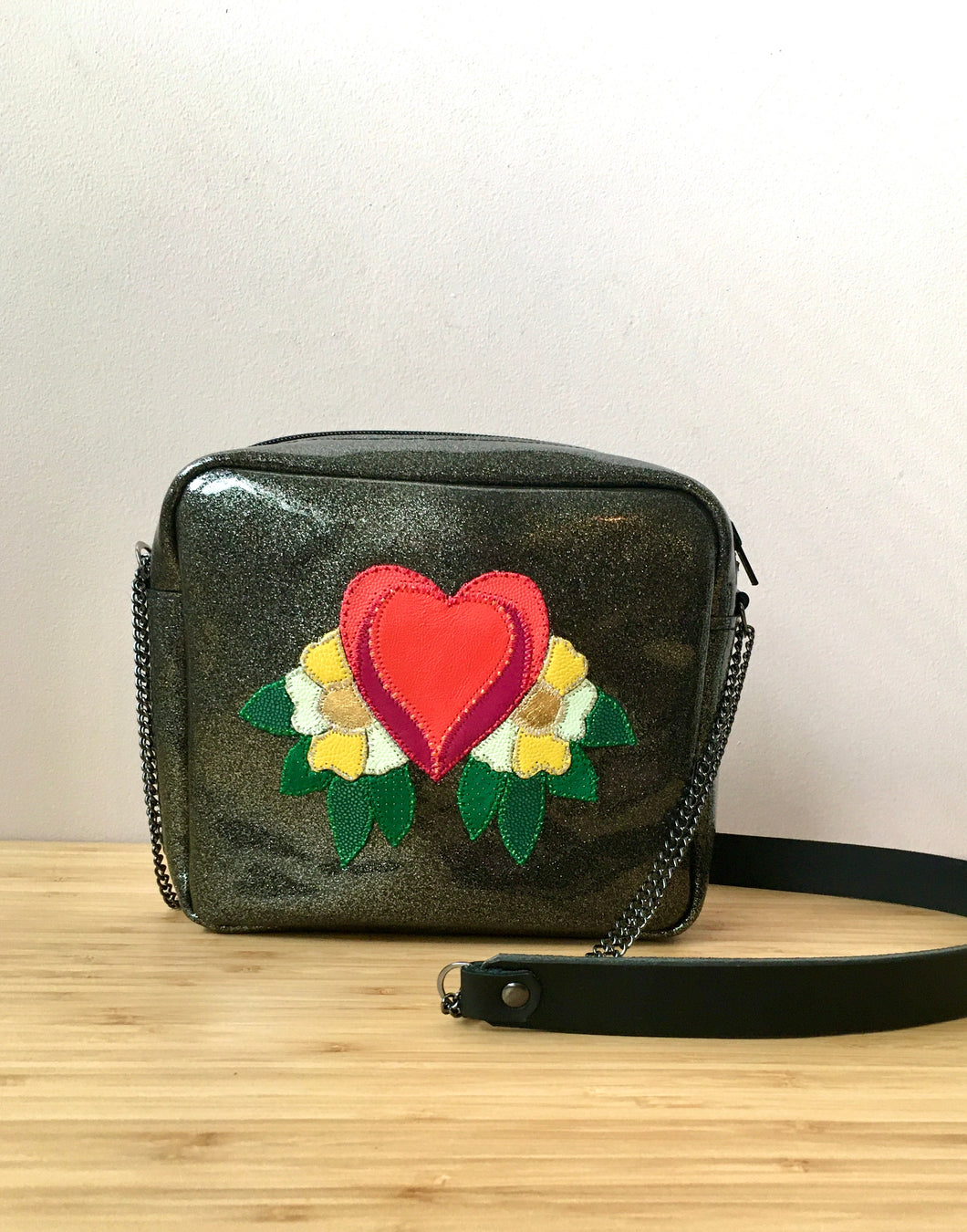 Besace Fleurs vernie