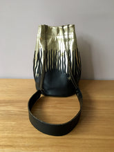 Charger l&#39;image dans la galerie, Sac Bourse Garnier noir et or