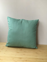 Charger l&#39;image dans la galerie, Grand Coussin Brocard