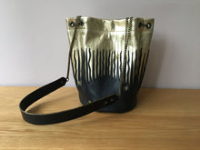 Charger l&#39;image dans la galerie, Sac Bourse Garnier noir et or