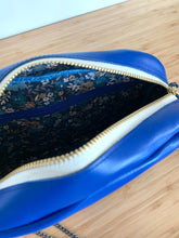 Charger l&#39;image dans la galerie, Petite besace Sam bleue