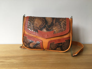 Besace Gisèle camel python