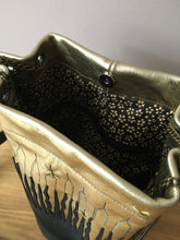 Charger l&#39;image dans la galerie, Sac Bourse Garnier noir et or
