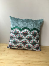 Charger l&#39;image dans la galerie, Grand Coussin Brocard