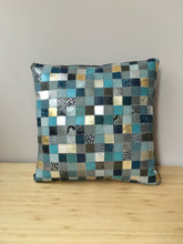 Charger l&#39;image dans la galerie, Coussin Patchwork bleu