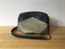 Charger l&#39;image dans la galerie, Besace Granville noire et taupe