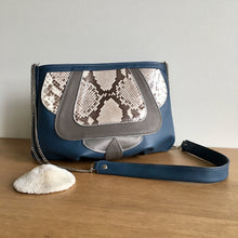 Charger l&#39;image dans la galerie, Grande besace Iris bleue